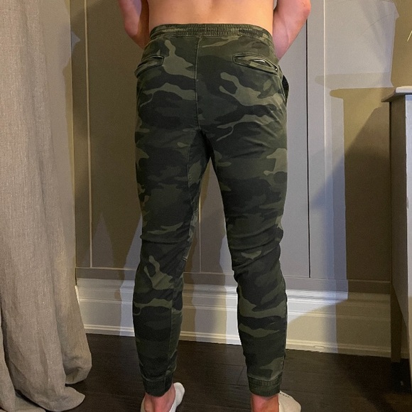 Hollister camo joggers size L - Picture 2 of 2